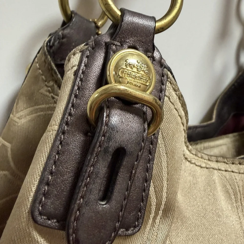 Coach Mia Maggie Hobo Shoulder Bag / Purse 16153 Horse Carriage Hang Tab
